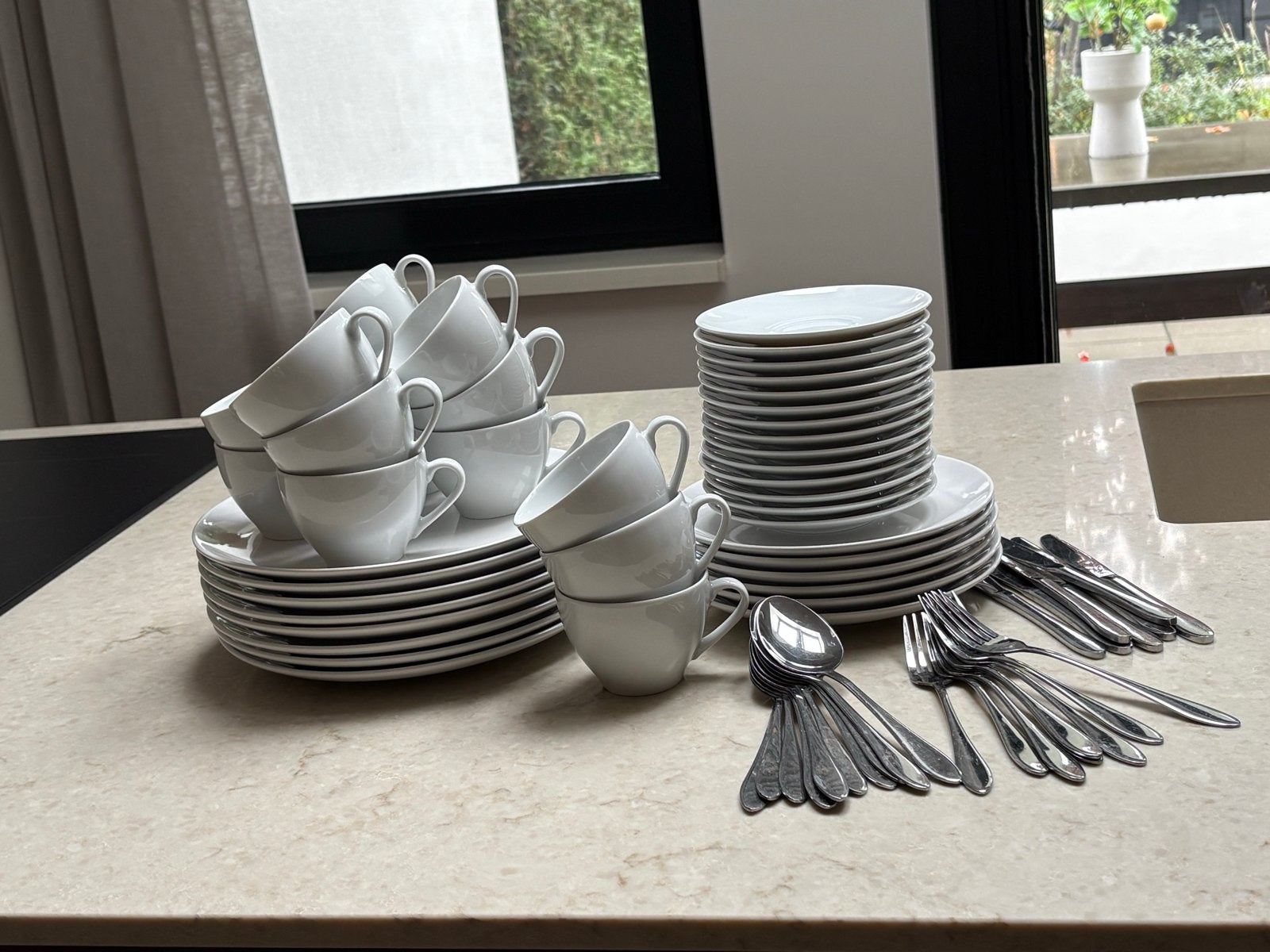 Complete bestekset en servies voor 12 personen, Huis en Inrichting, Ophalen, Bestekset, Overige typen, Zo goed als nieuw