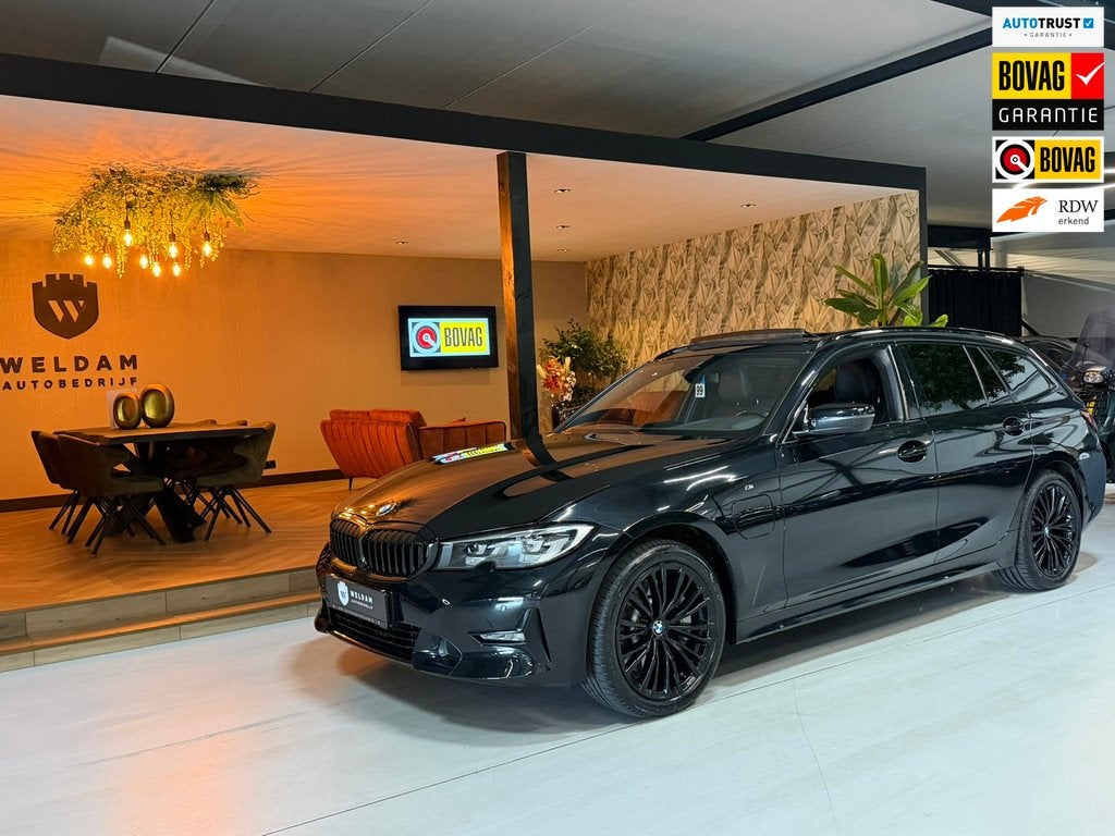 BMW 3-serie 330e xDrive High Executive Sport Line Black Edit, Auto's, 1998 cc, Gebruikt, 4 cilinders, Automatische klimaatregeling