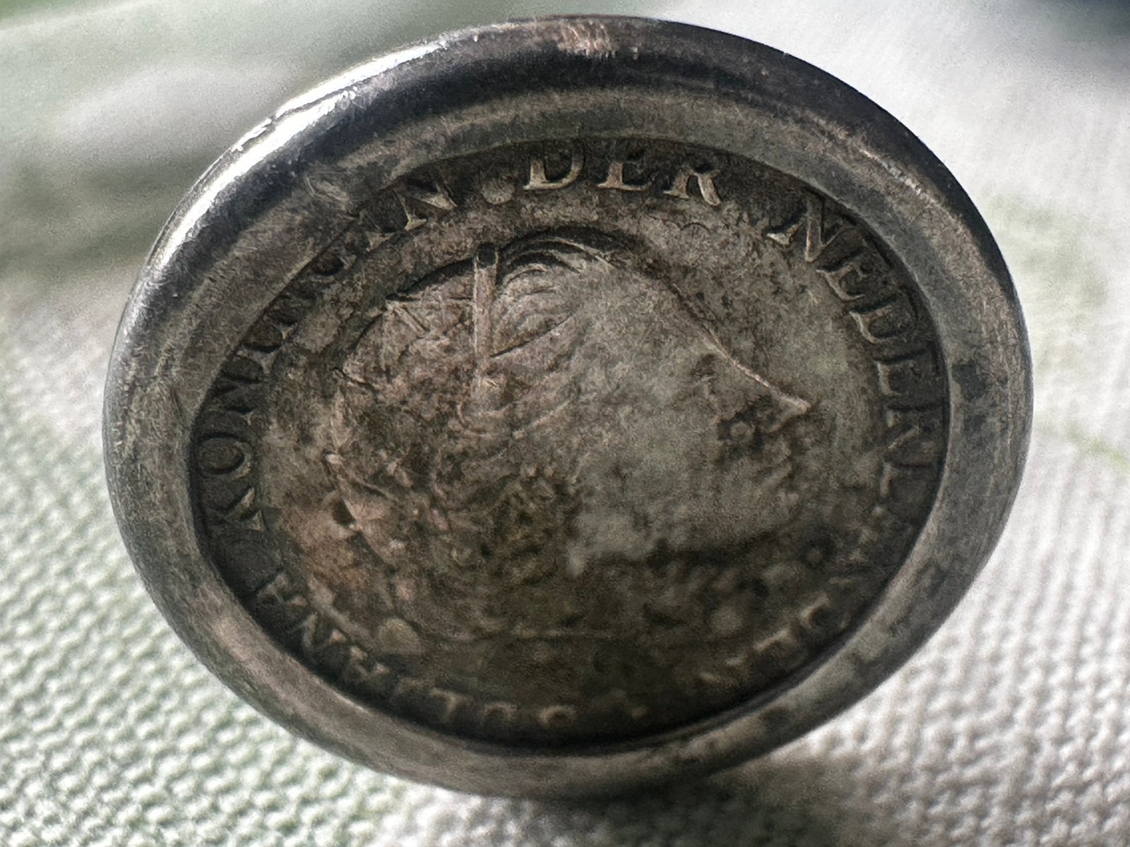 1silveren manchet knop (dames) met afbeelding  kon Juliana, Antiek en Kunst, Ophalen of Verzenden