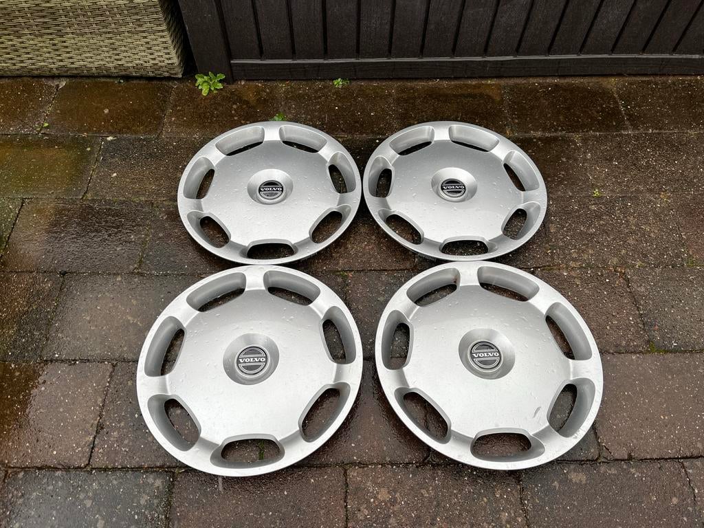 Te koop 4 originele Volvo 15 inch wieldoppen 30714460, Ophalen of Verzenden, Zo goed als nieuw