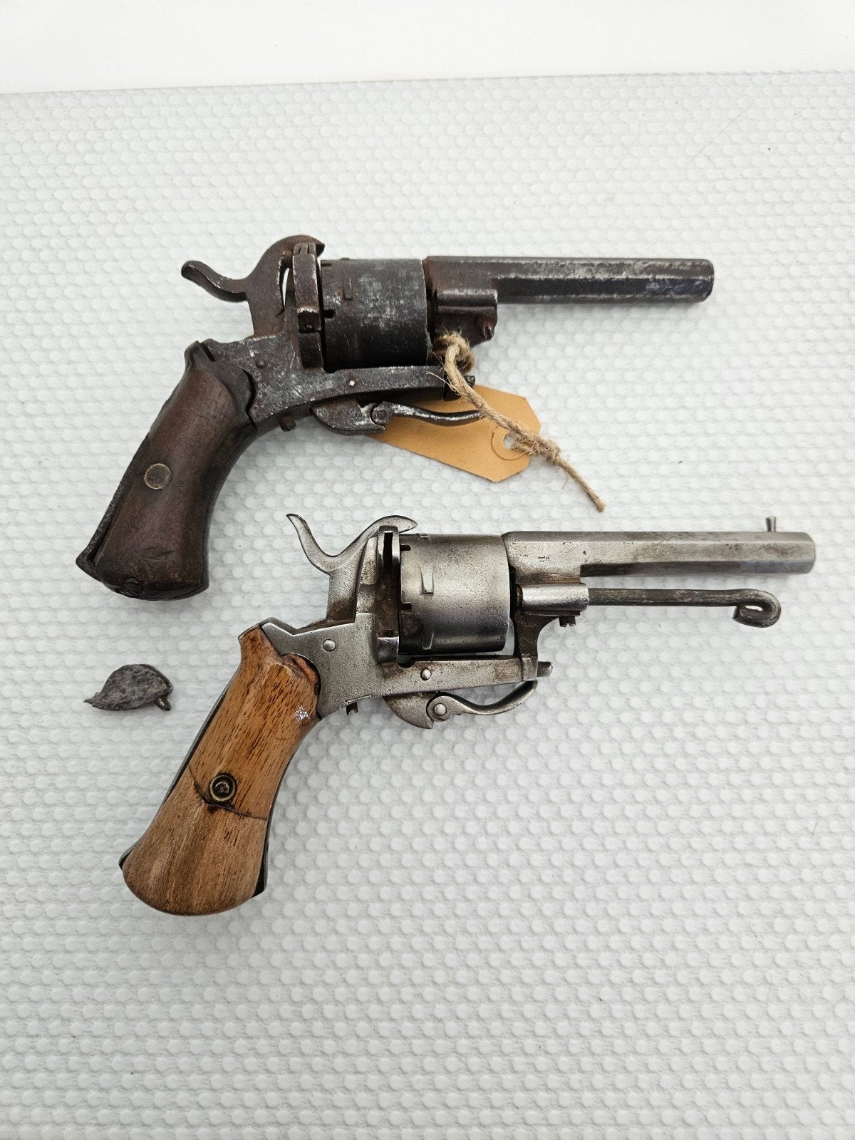 2 stuks zwartkruit penvuur revolvers, Antiek en Kunst, Antiek | Overige Antiek, Verzenden
