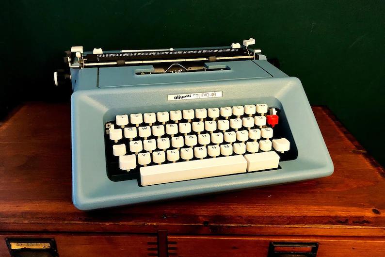 Vintage Olivetti typemachine model studio 46, Diversen, Typemachines, Ophalen, Zo goed als nieuw