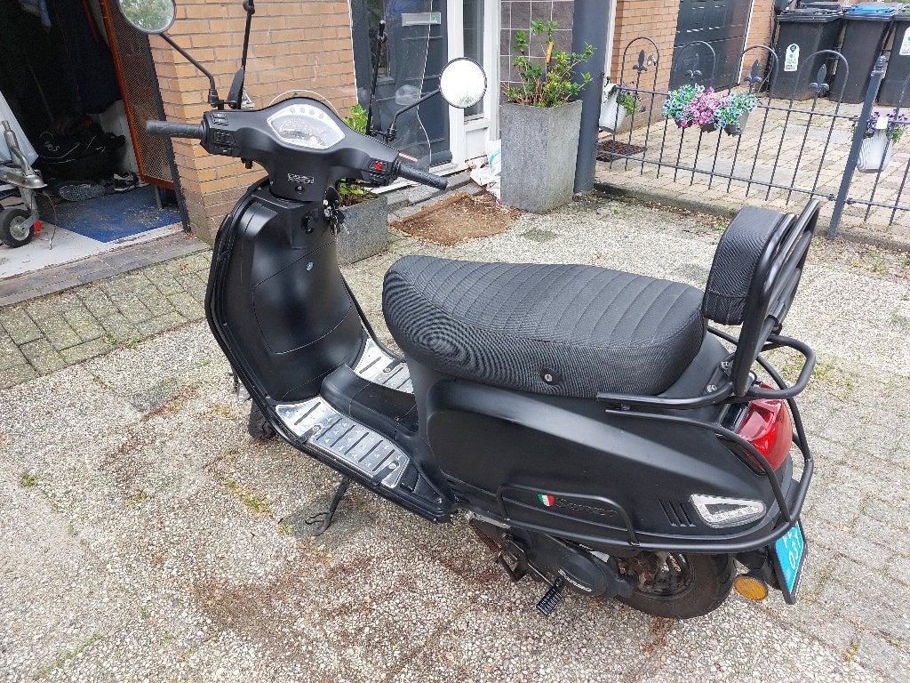 Rivalux Special snorscooter mat zwart 2022, Fietsen en Brommers, Zo goed als nieuw, Benzine, Ophalen, Overige merken