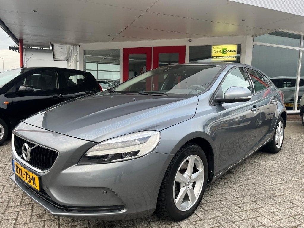 Volvo V40 2.0 T2 Momentum  122 PK  Led Koplampen  Navi  Blue, Voorwielaandrijving, Gebruikt, Euro 6, 4 cilinders