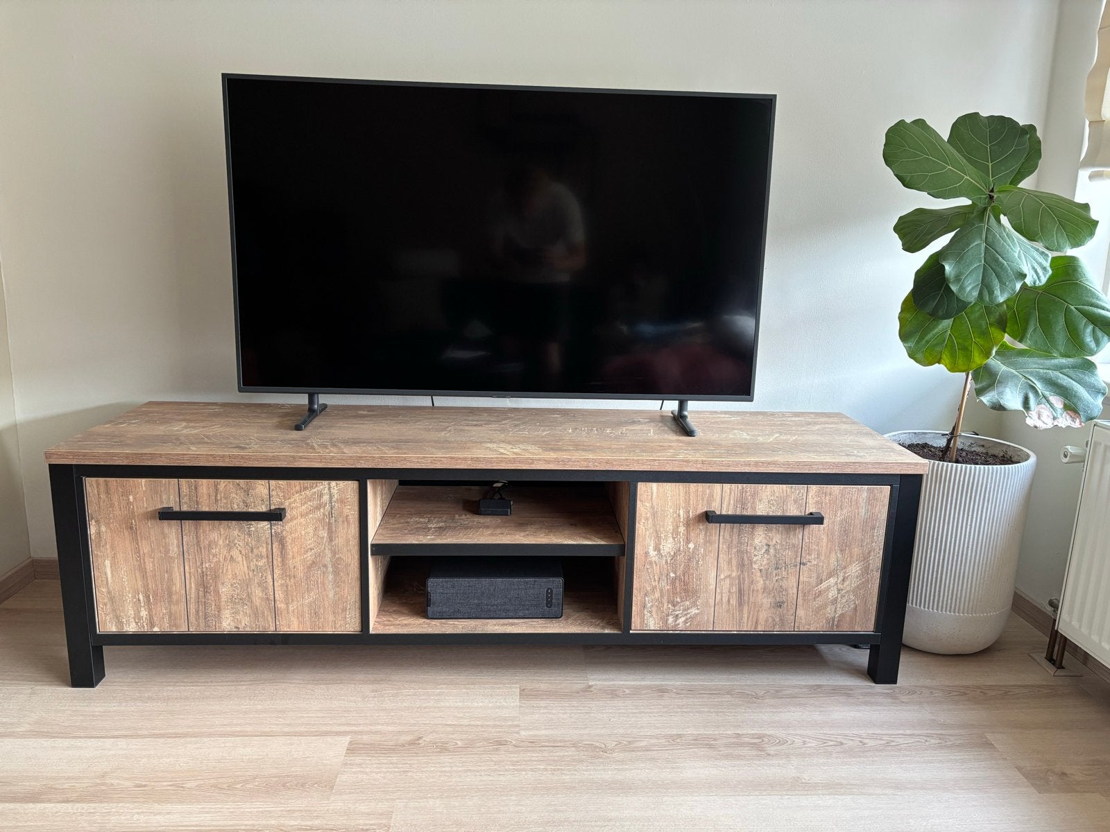 Profijt Meubel Mendiga TV meubel - Teakhout & Metaal, Huis en Inrichting, Ophalen, 150 tot 200 cm, Teakhout, Zo goed als nieuw