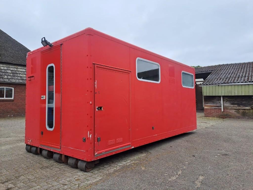 Geïsoleerde container met slede, Zakelijke goederen, Ophalen