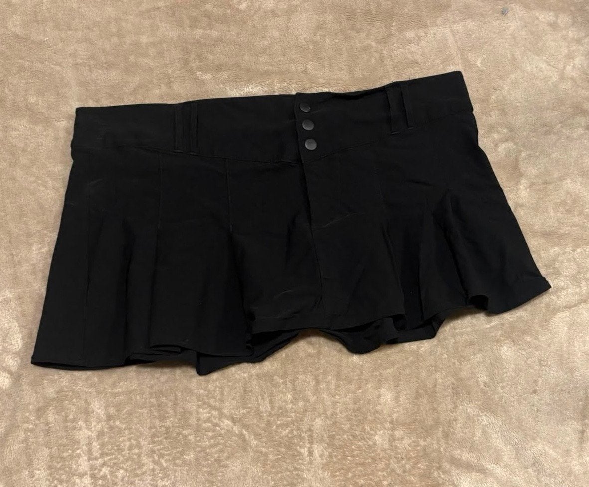 Zwart mini rokje H&M met ruches en knoopdetails, Kleding | Dames, Zwart, Maat 42/44 (L), Ophalen of Verzenden, Gedragen