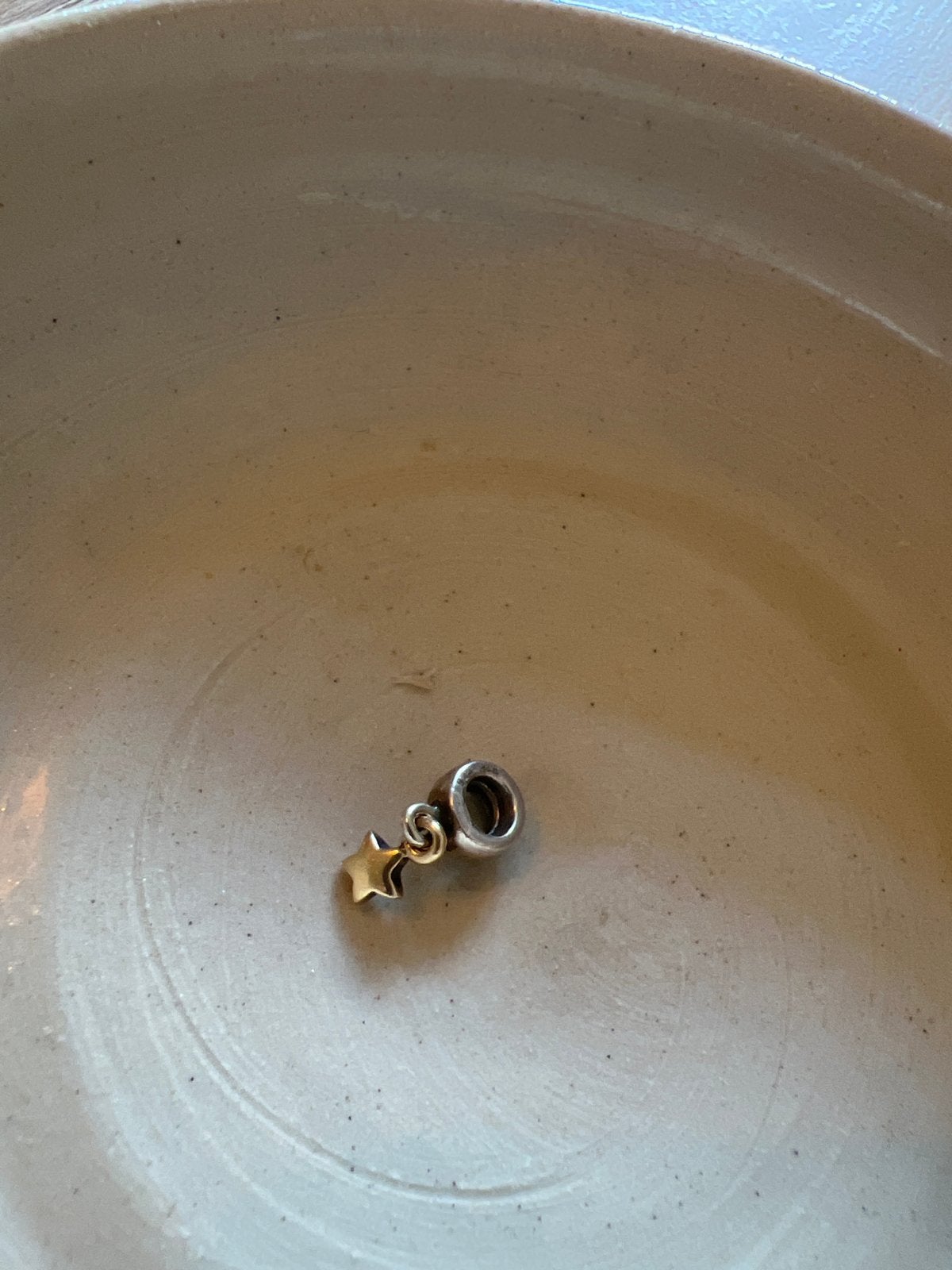 Retired Pandora met sterretje - Zilver Goudkleurig 925 ALE, Overige merken, Gebruikt, Ophalen of Verzenden, 1 bedel