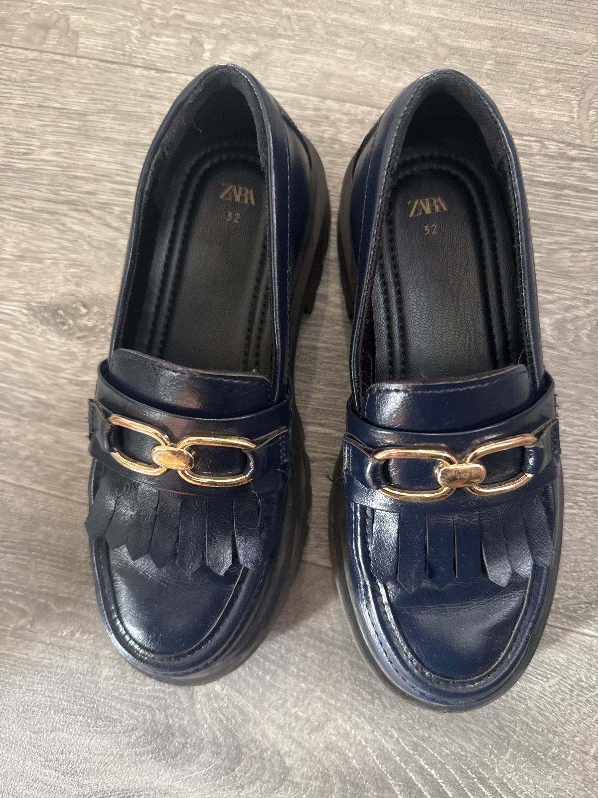 Zara instappers met gouden ketting - Maat 32, Kleding | Dames, Ophalen, Zo goed als nieuw, Blauw, Instappers