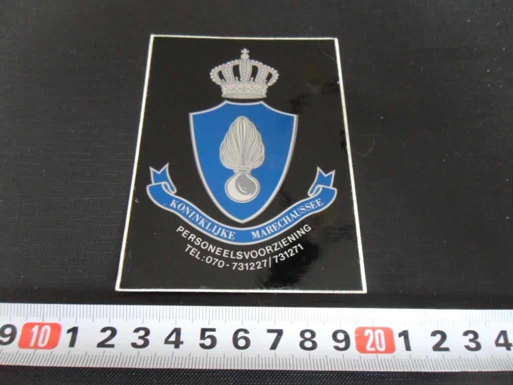 sticker 137 leger kmar koninklijke marechaussee embleem zw*, Ophalen, Zo goed als nieuw