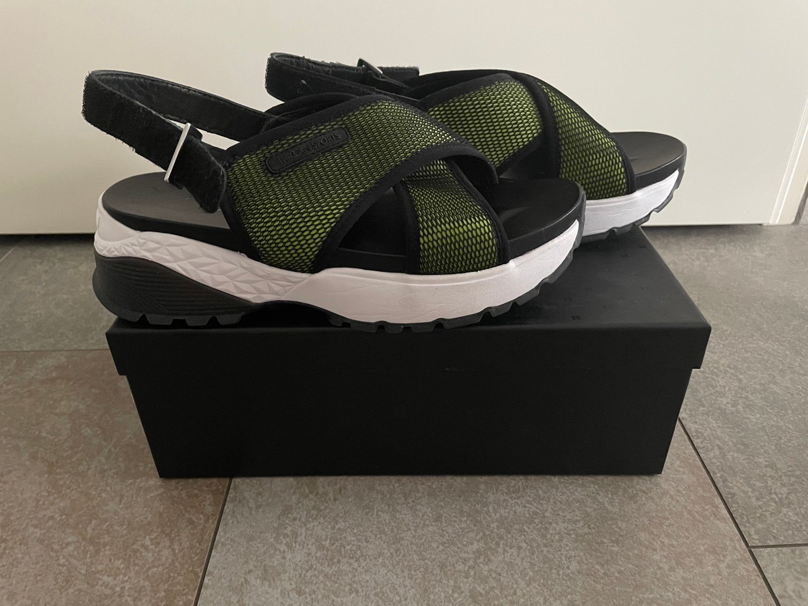MarcCain schoenen, Ophalen of Verzenden, Zo goed als nieuw, Zwart, Sneakers of Gympen