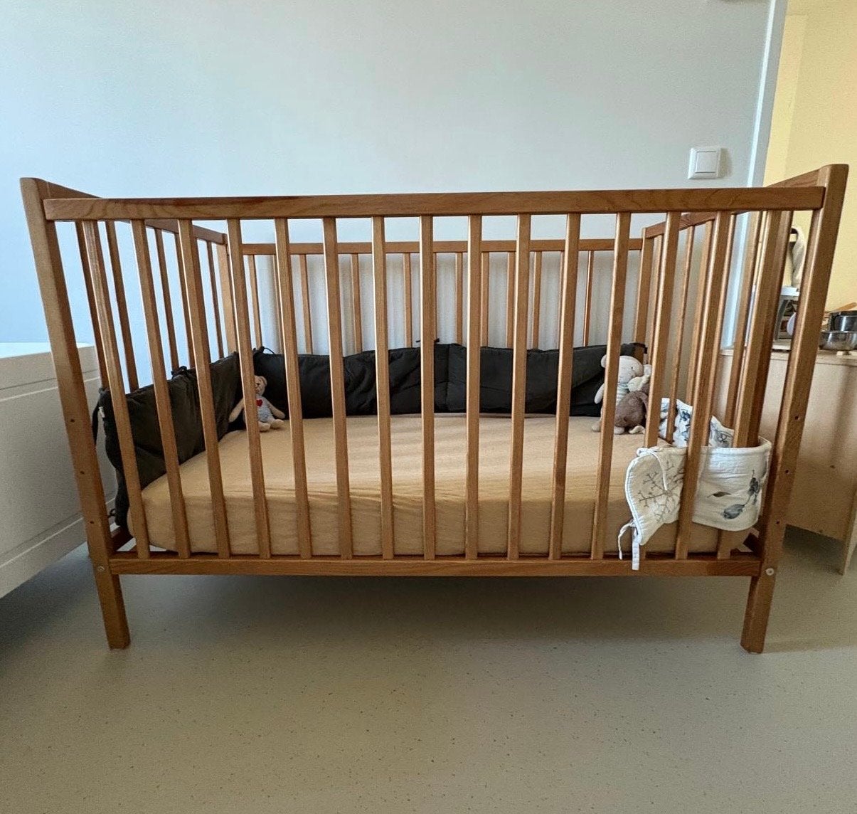 Woodies Ledikant met matras en beschermer., Kinderen en Baby's, Babywiegjes en Ledikanten, Ophalen, Zo goed als nieuw, Ledikant