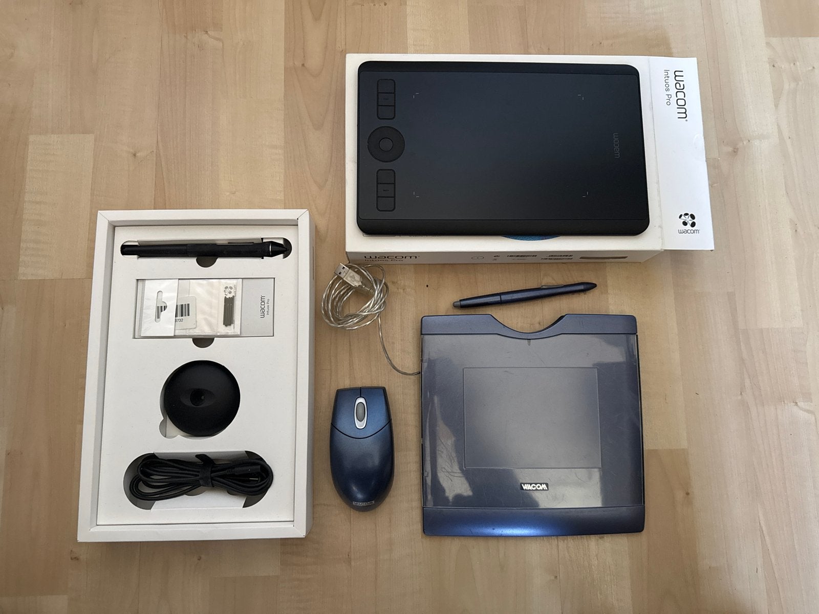 Wacom Intuos Pro en Wacom Sapphire tekentablets, Ophalen of Verzenden, Multi-touch, Gebruikt, Bedraad
