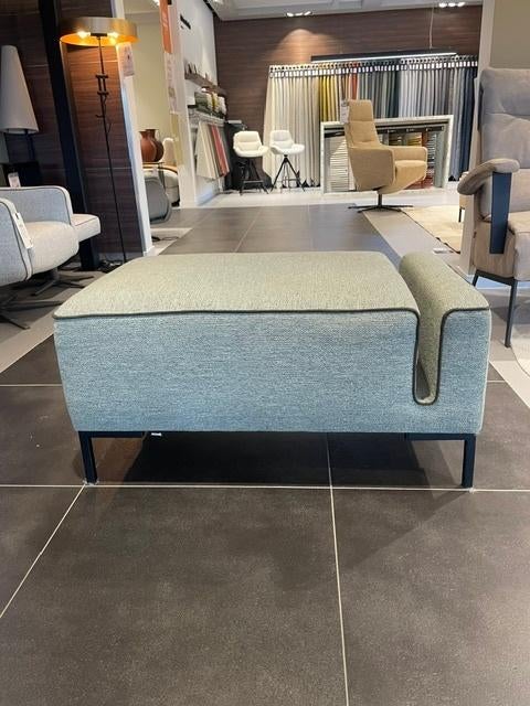 Montel showroom hocker, Huis en Inrichting, Ophalen, Nieuw, 75 tot 100 cm, 75 tot 100 cm