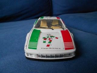 Ferrari testarossa (1984) 1:24 Bburago voetbal, Hobby en Vrije tijd, Modelauto's | 1:24, Ophalen, Gebruikt, Auto, Bburago