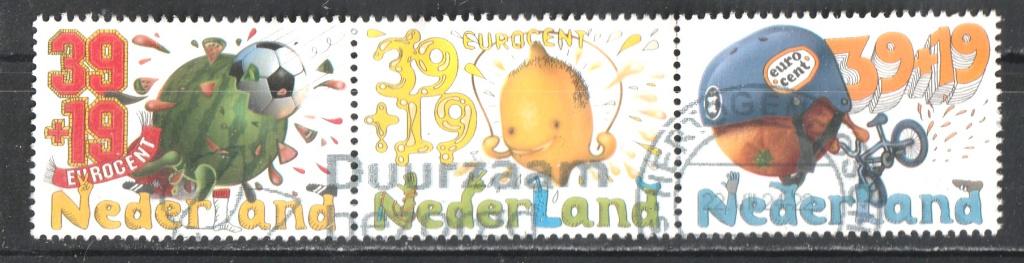 261 T --Kinderzegels 2004  Trio, Verzenden, Na 1940, Gestempeld
