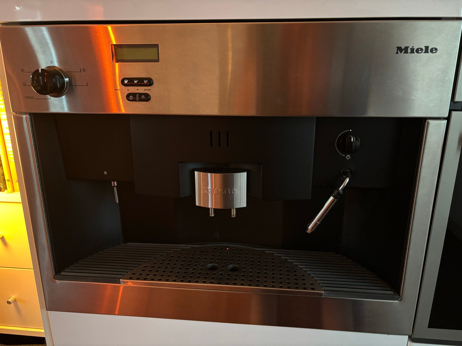 Defect Miele koffie inbouwapparaat, Ophalen, Niet werkend, Koffiemachine, Koffiebonen