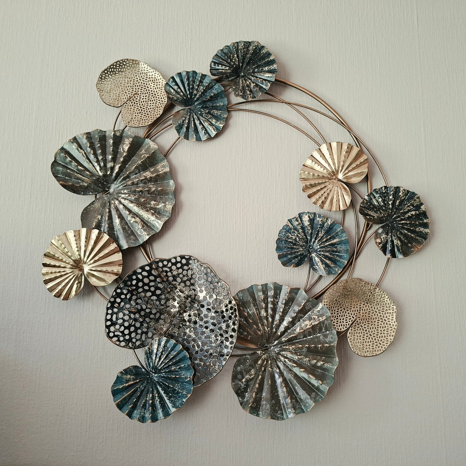 Metalen Wanddecoratie Bladeren Goud Blauw, Huis en Inrichting, Woonaccessoires | Wanddecoraties, Ophalen, Metaal, Wandsculptuur