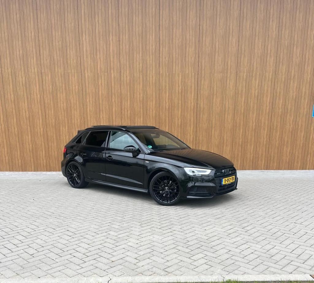 Audi A3 40 TFSI Quattro BOMVOL, 1984 cc, Leder en Stof, Zwart, Vierwielaandrijving