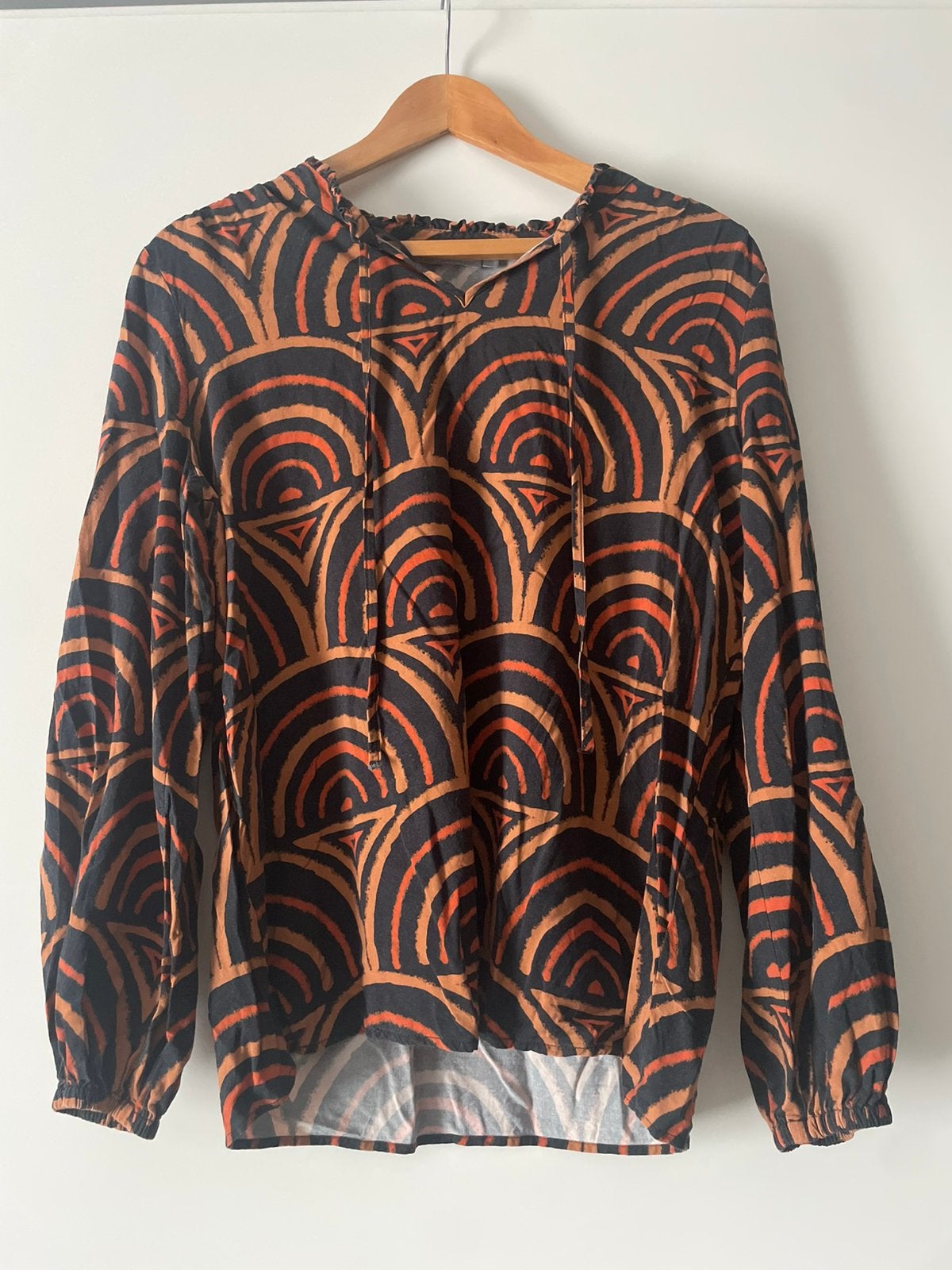 Geisha blouse mt 40, Kleding | Dames, Blouses en Tunieken, Ophalen, Zo goed als nieuw, Maat 38/40 (M), Zwart