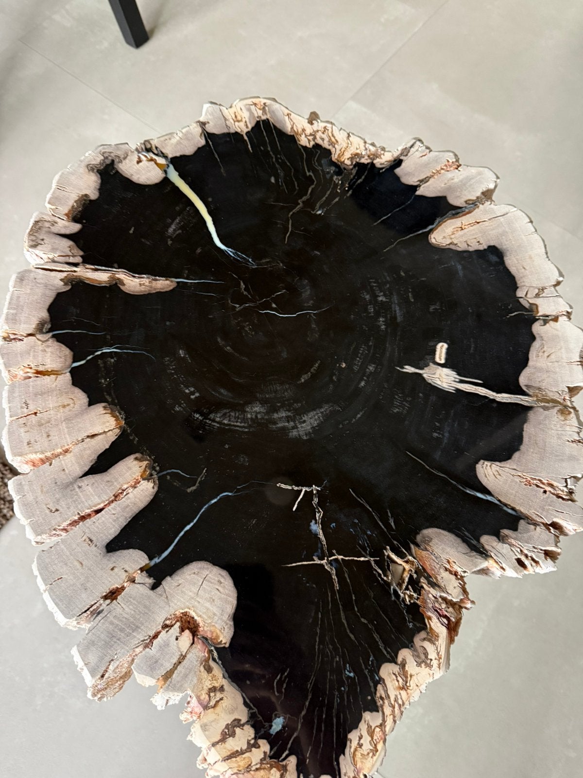 Versteend hout bijzettafel, Minder dan 55 cm, Rond, Zo goed als nieuw, Ophalen
