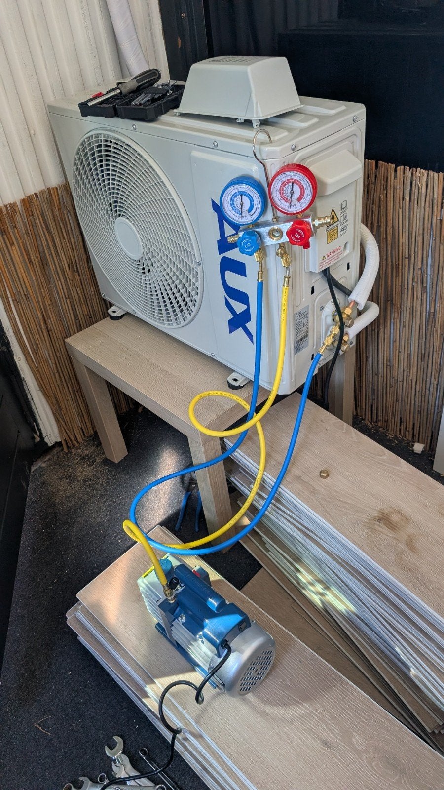 Airco vacuüm pomp te huur - Dag of week, Witgoed en Apparatuur, Ophalen, Wandairco, 100 m³ of groter, 3 snelheden of meer