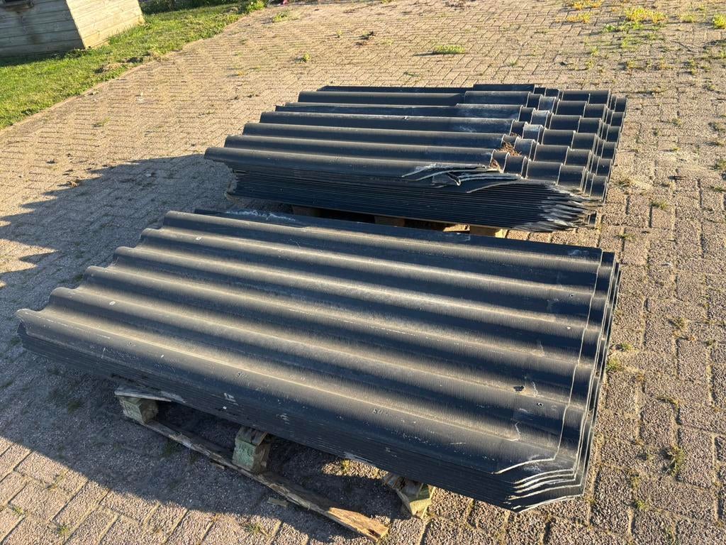 31 golfplaten, Doe-het-zelf en Verbouw, Dakpannen en Dakbedekking, Ophalen, Zwart, Zo goed als nieuw, 15 m² of meer