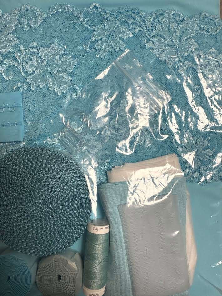 NR.121 AQUA PEARL LINGERIE COMPL. PAKKET REKBAAR KANT, Ophalen of Verzenden, Nieuw, Kant