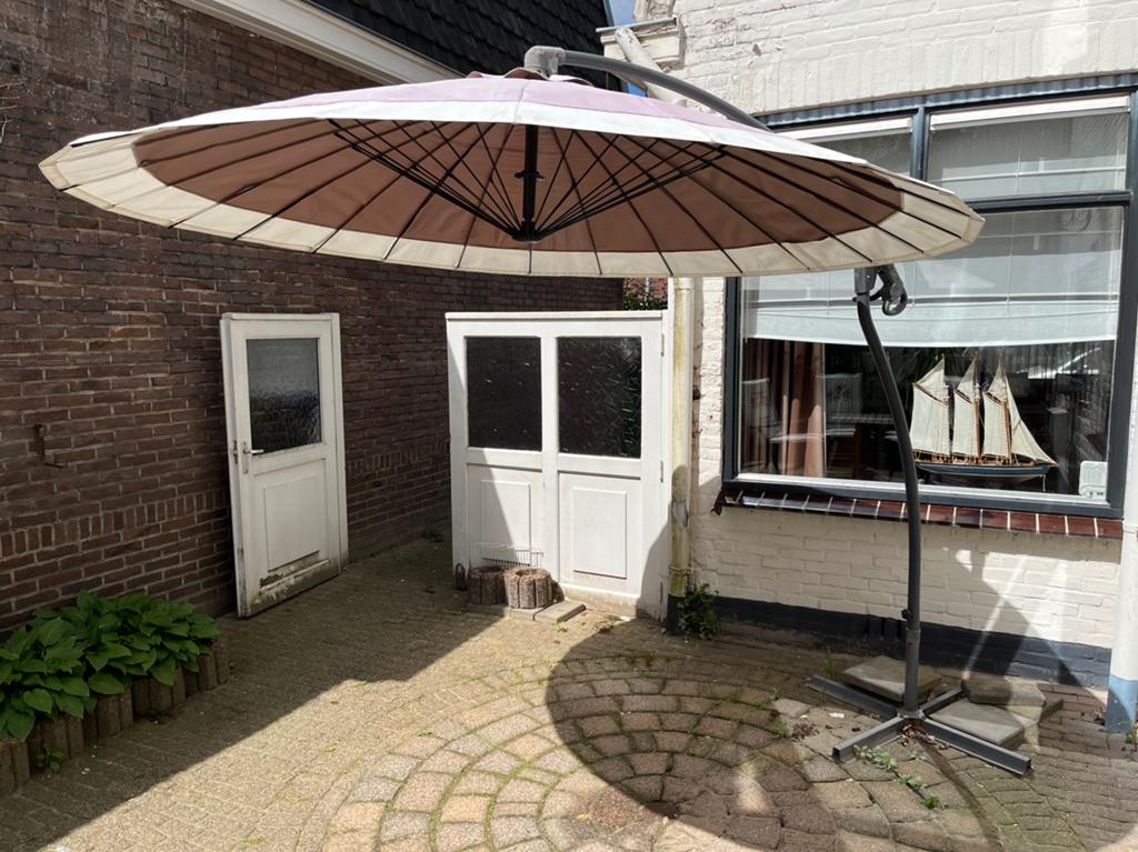Ronde zweefparasol dia 2,5m incl voet, Ophalen, Zo goed als nieuw, 2 tot 3 meter, Zweefparasol