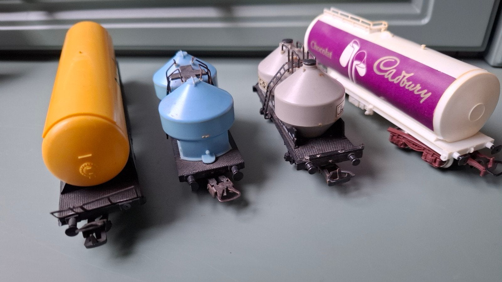 4 mooie TANKWAGONS merk Lima, Hobby en Vrije tijd, Modeltreinen | H0, Gebruikt, Gelijkstroom, Wagon, Ophalen of Verzenden