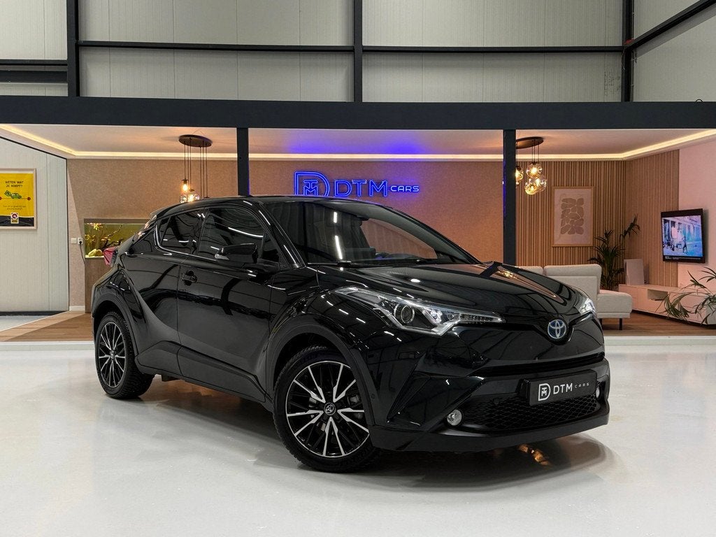 Toyota C-HR 1.8 Hybrid Executive Diamond | Trekhaak |Navigat, Auto's, Toyota, 4 cilinders, Leder en Stof, Zwart, Bedrijf