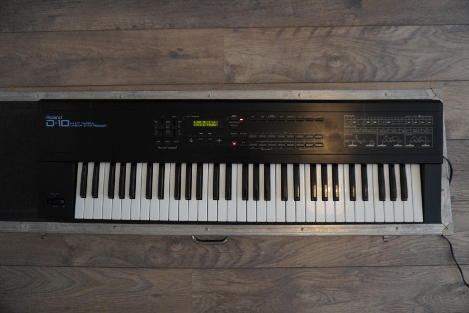 Roland D-10 Multi-Timbral Linear Synthesizer met koffer, Muziek en Instrumenten, Ophalen, Roland, Midi-aansluiting, 61 toetsen