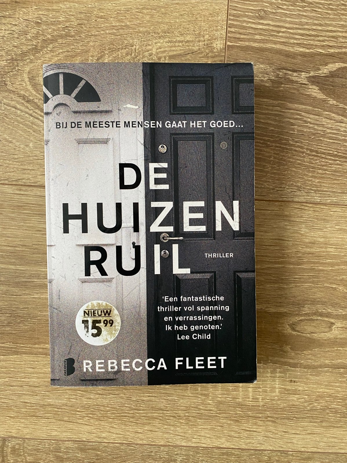 De Huizenruil - Rebecca Fleet (Thriller), Ophalen of Verzenden, Zo goed als nieuw, Europa overig