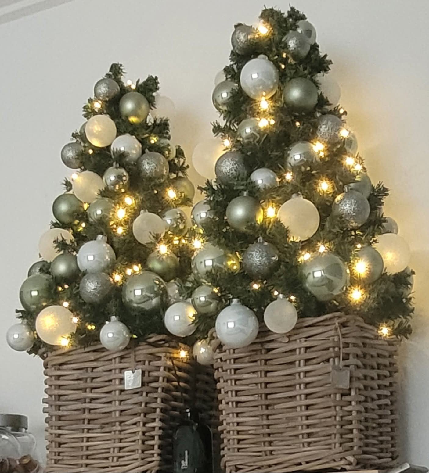2 manden met kunst kerst bomen incl accessoires, Ophalen, Zo goed als nieuw