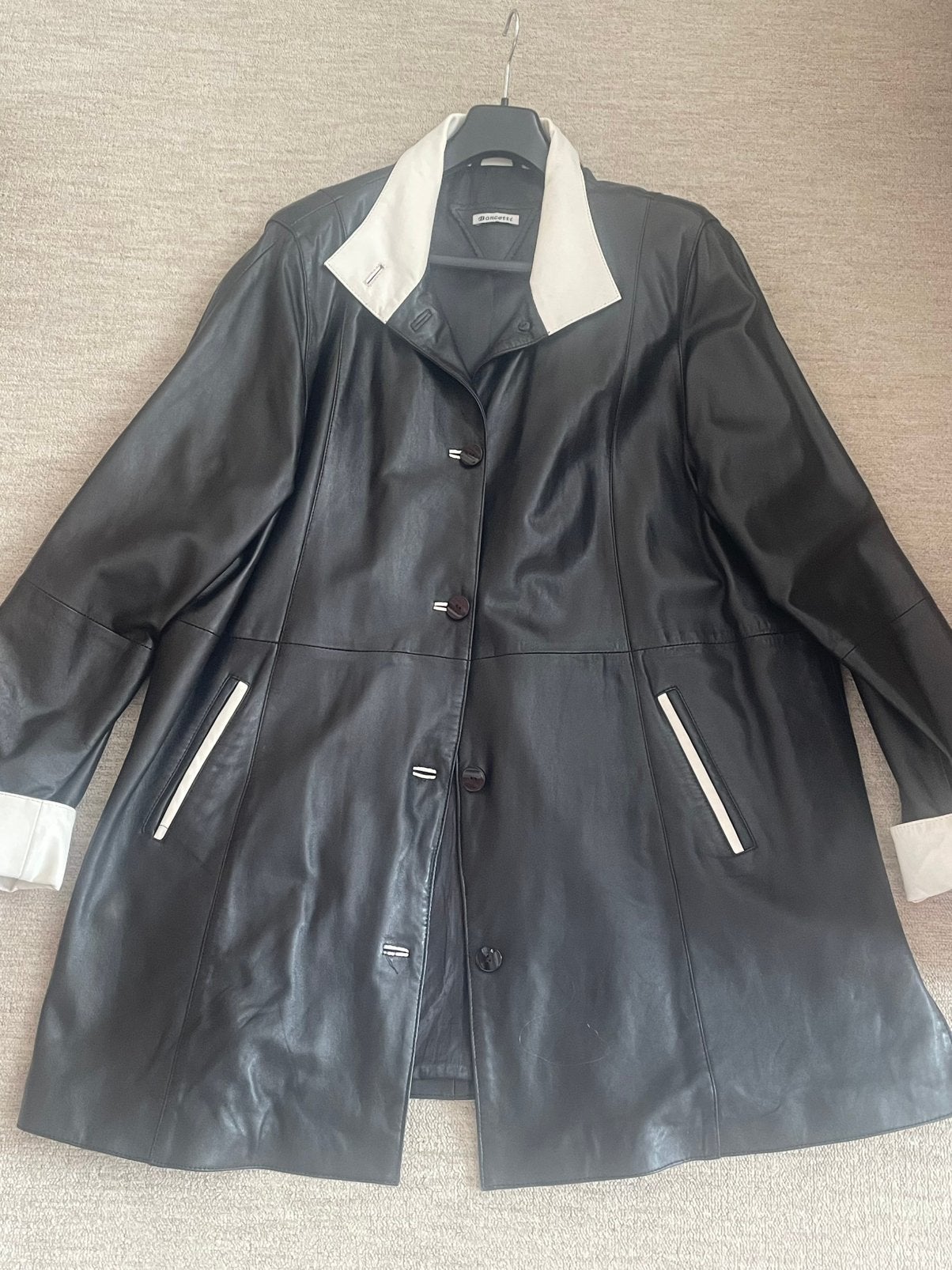 Echte zwarte leren jas met witte kraag en manchetten Maat 50, Ophalen, Zo goed als nieuw, Maat 46/48 (XL) of groter, Zwart