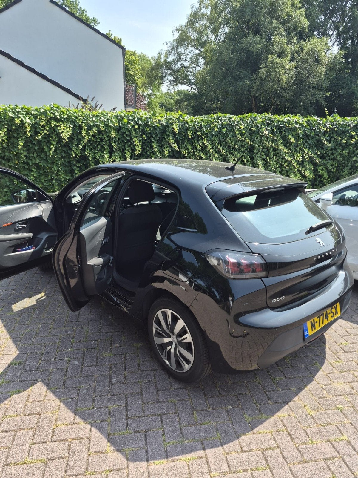 Peugeot 208 1.2 Puretech 75pk zwart 2020 Zwart, Auto's, Voorwielaandrijving, Stof, Zwart, 1199 cc
