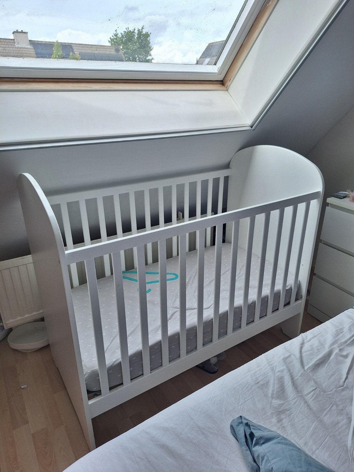 IKEA Gonatt  babybedje met Aerosleep matras, 70 tot 85 cm, Ophalen of Verzenden, Zo goed als nieuw, Minder dan 140 cm