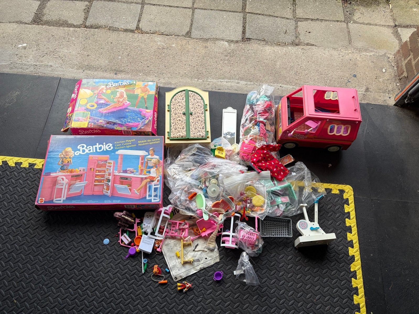 Grote partij vintage Barbie Mattel spullen, kleding & access, Kinderen en Baby's, Speelgoed | Poppen, Ophalen of Verzenden, Gebruikt