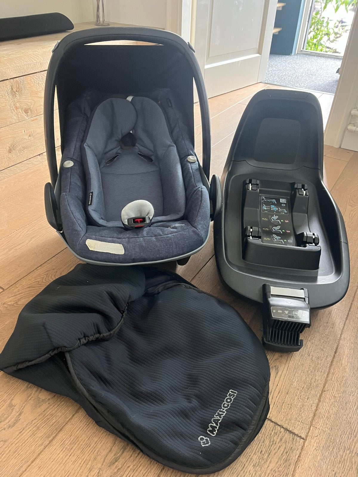 Maxi-Cosi Pebble+ autostoel met 2wayFix isofix base, Ophalen, Autogordel of Isofix, Gebruikt, Zijbescherming