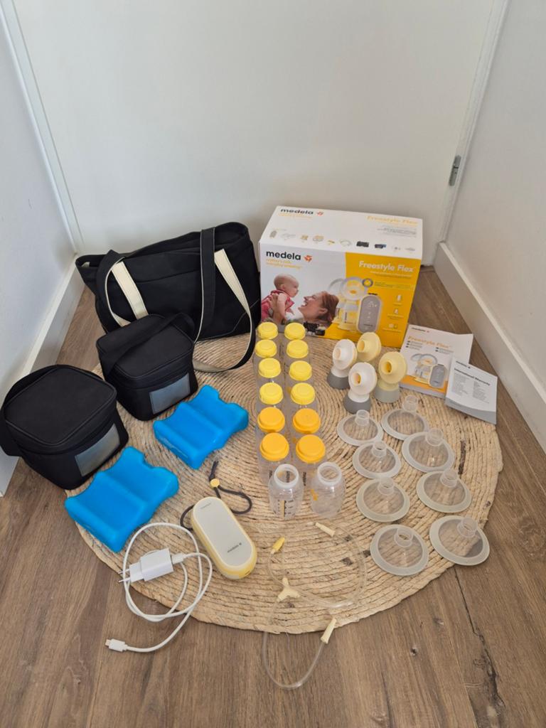Zeer complete Medela Freestyle Flex borstkolf + accessoires, Kinderen en Baby's, Babyvoeding en Toebehoren, Ophalen of Verzenden