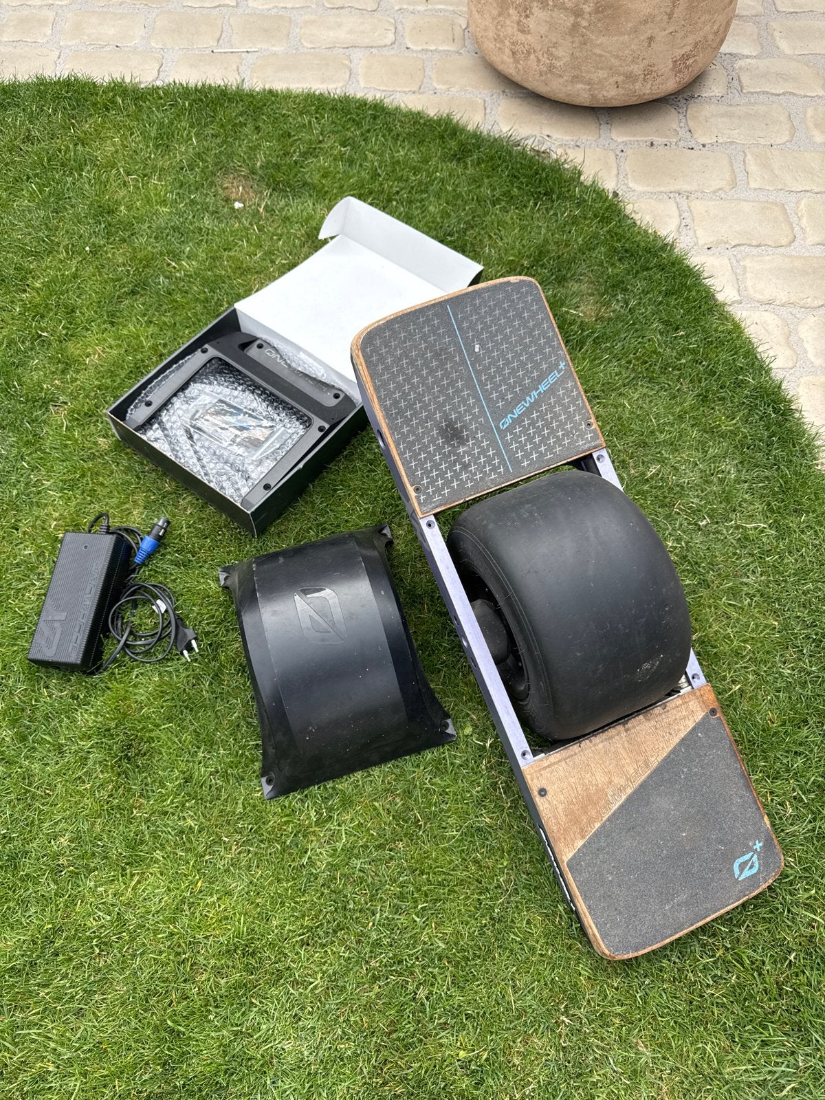 Onewheel+ XR Elektrisch Skateboard met Accessoires, Sport en Fitness, Skateboarden, Ophalen, Zo goed als nieuw, Skateboard