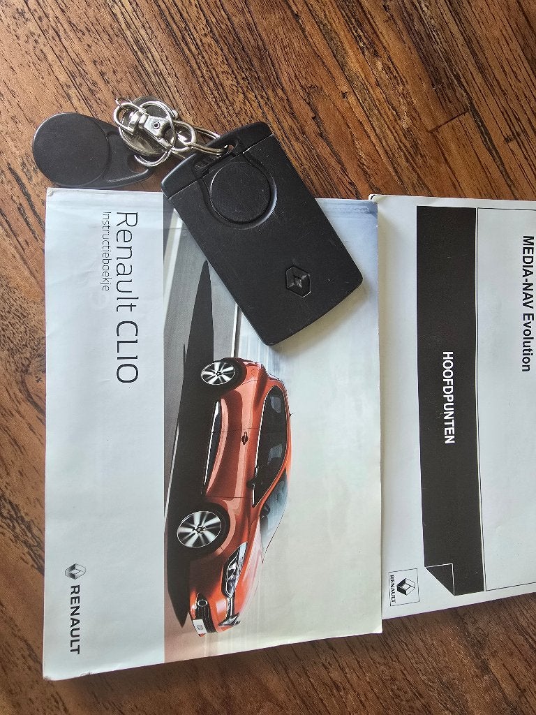 Renault Clio 0.9 TCE 66KW 5-DRS 2016 Rood, Auto's, Voorwielaandrijving, 898 cc, Stof, 40 €/maand