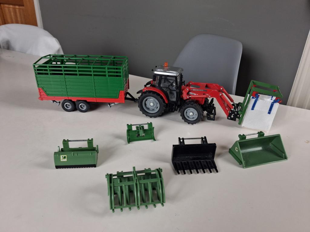 Trekker met voorlader met attributen en veekar, Ophalen, Zo goed als nieuw, Tractor of Landbouw, SIKU