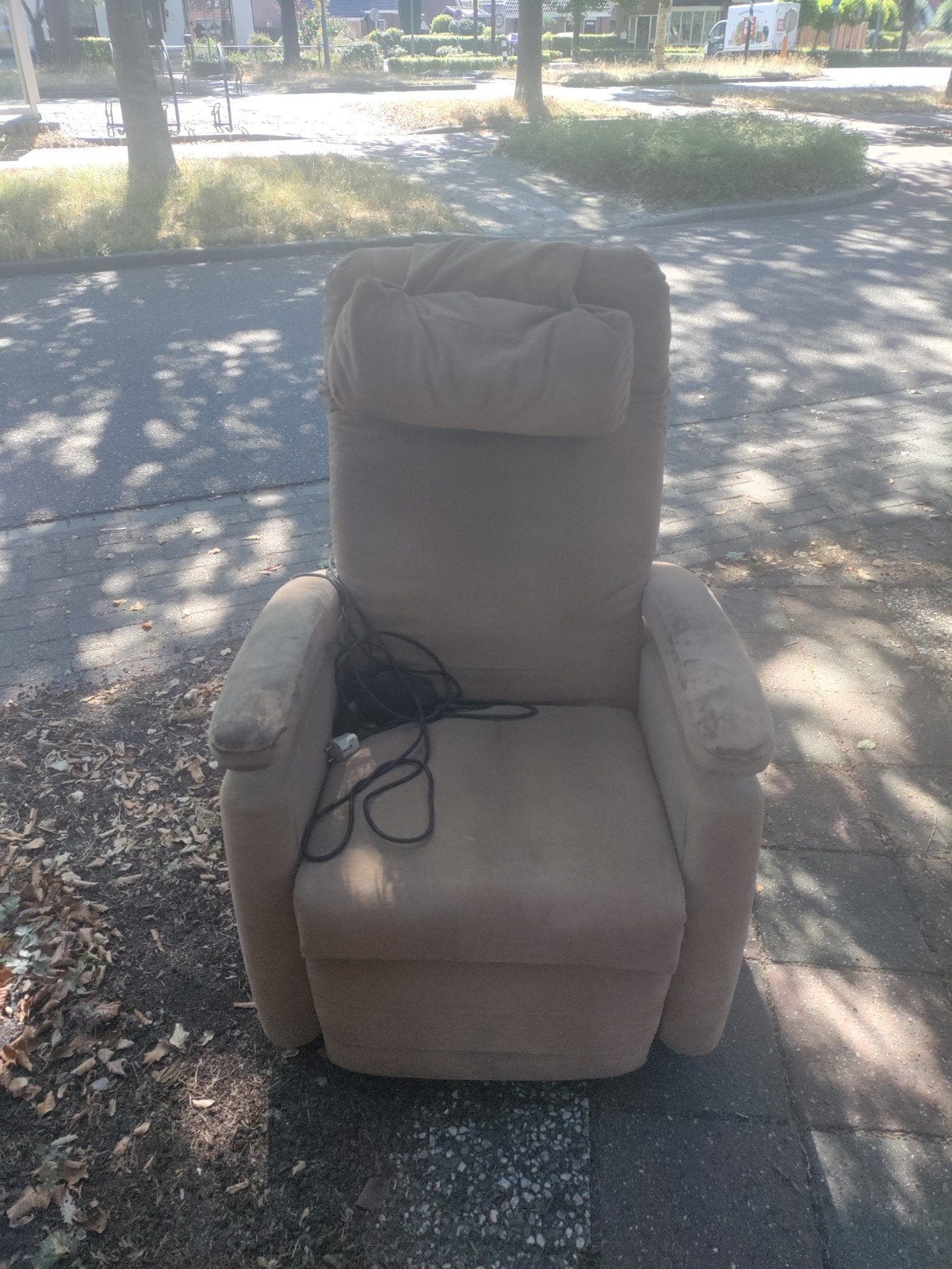 Gratis fauteuil met snoer - zelf ophalen, Huis en Inrichting, Stoelen, Ophalen, Gebruikt, Bruin, Comfortabel