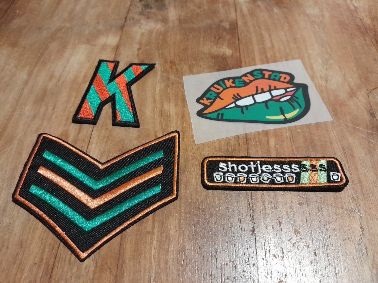 Carnavals emblemen Tilburg Kruikenstad, Ophalen of Verzenden, Zo goed als nieuw, Overige typen