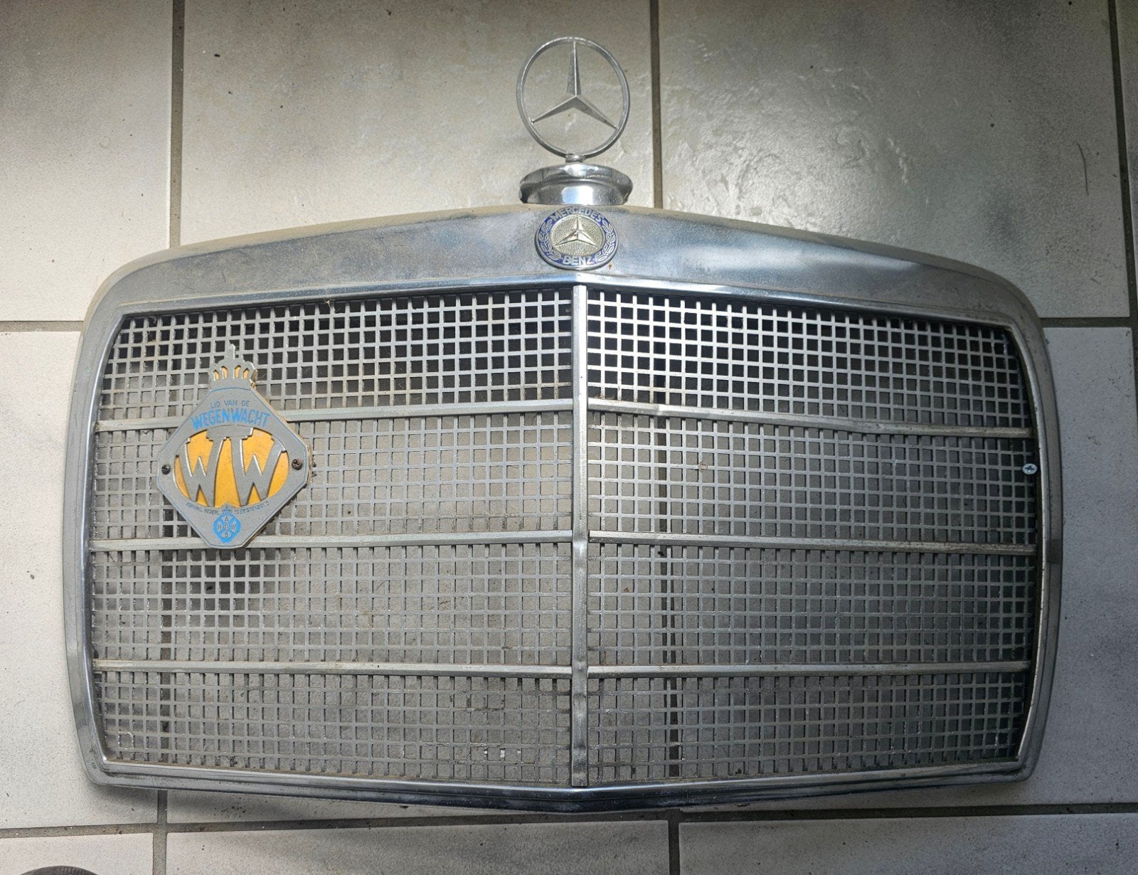 Mercedes-Benz Grille W108 W109 W114 W115 Serie, Ophalen