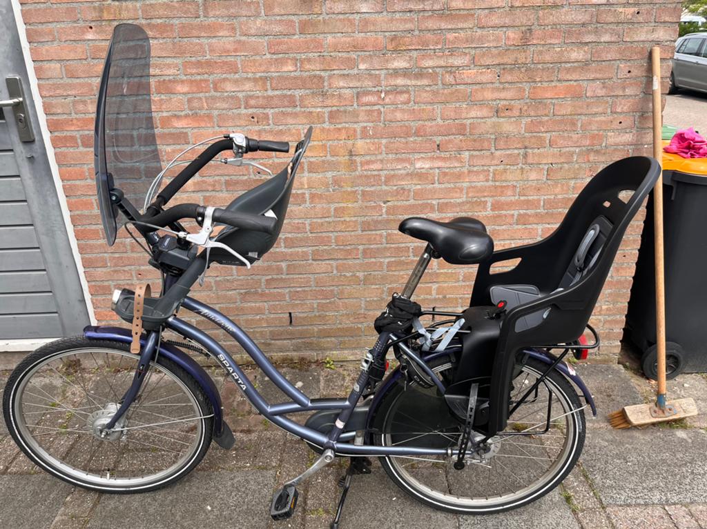 Sparta Transportfiets met kinderzitjes en windscherm, Fietsen en Brommers, Fietsen | Dames | Damesfietsen, Ophalen, Sparta, Gebruikt