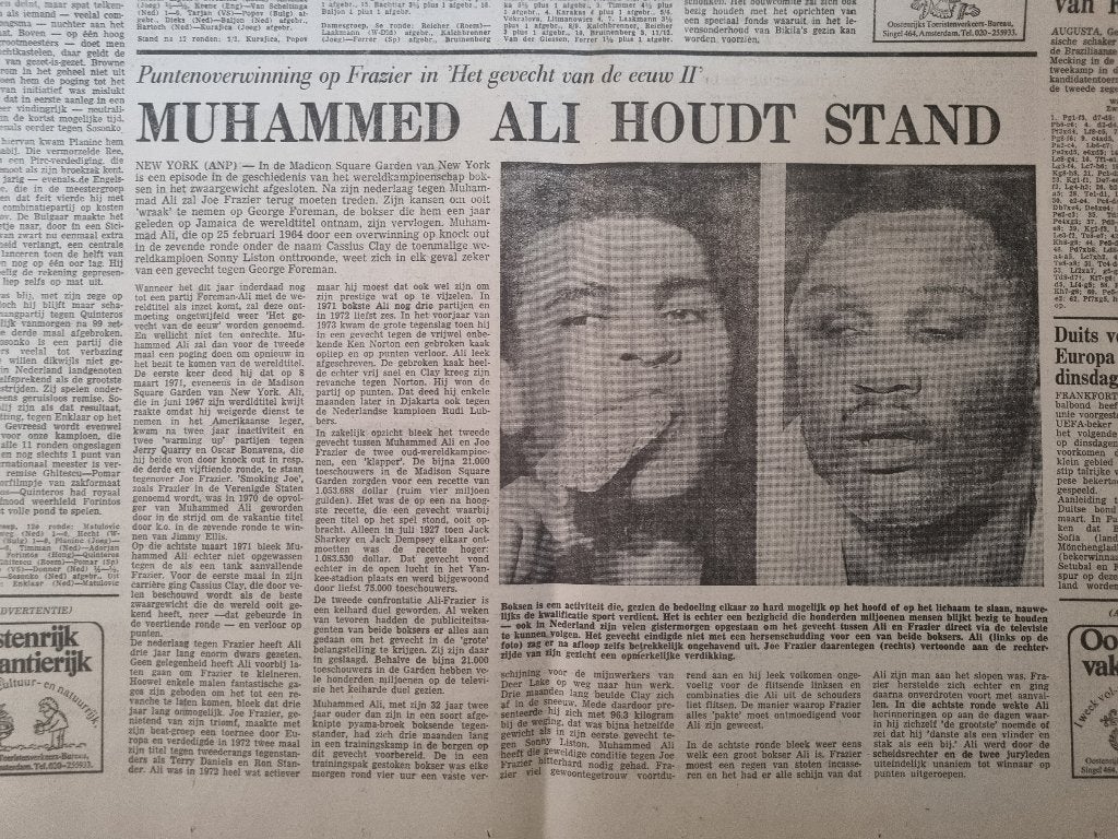BOKSEN Muhammed Ali houdt stand tegen Frazier (1974), Verzamelen, Tijdschriften, Kranten en Knipsels, Ophalen of Verzenden, 1960 tot 1980