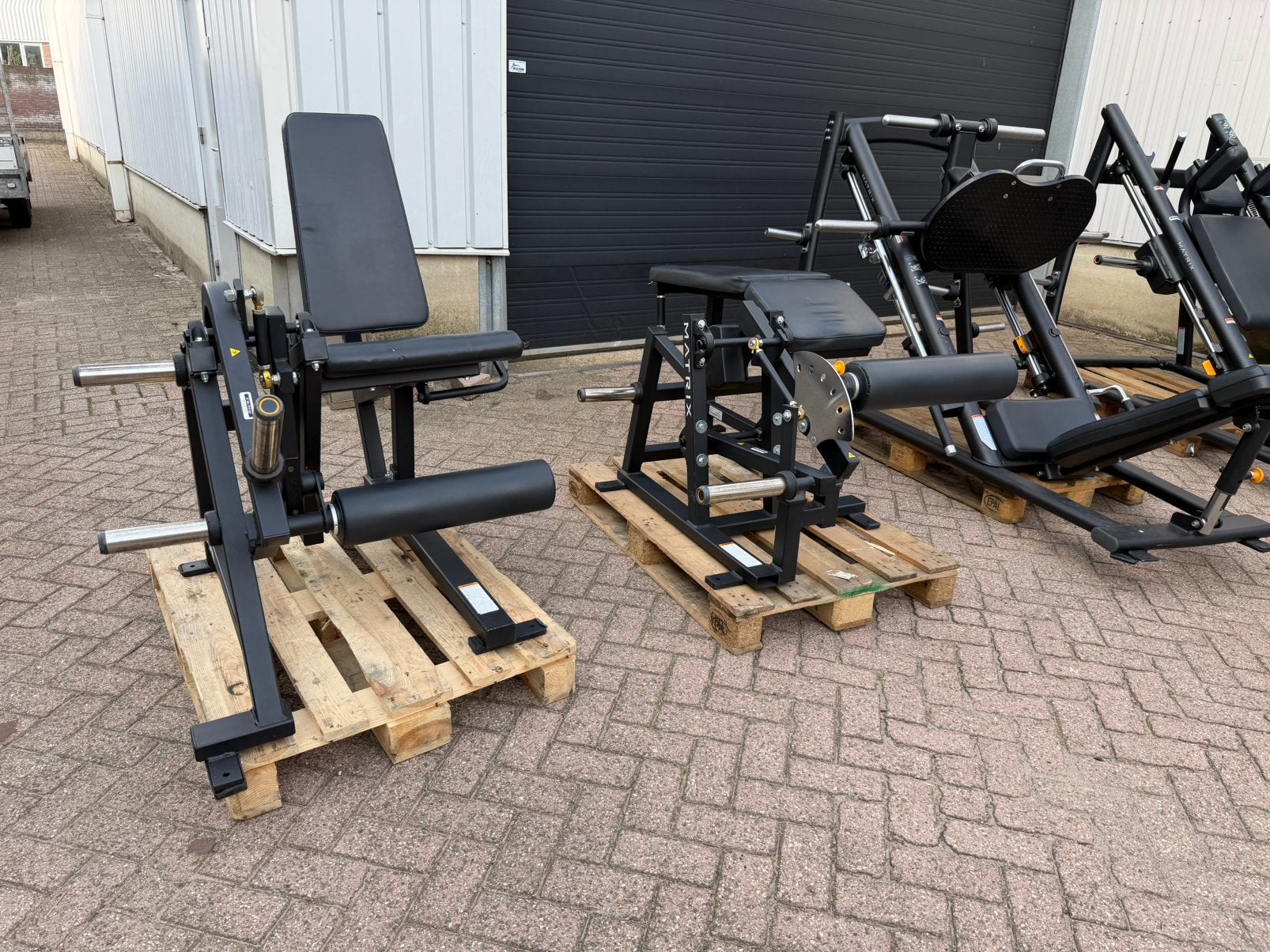 4 Matrix Plate Loaded Apparaten, Hack Squat, Leg Press, Leg, Ophalen, Gebruikt, Armen, Krachtstation