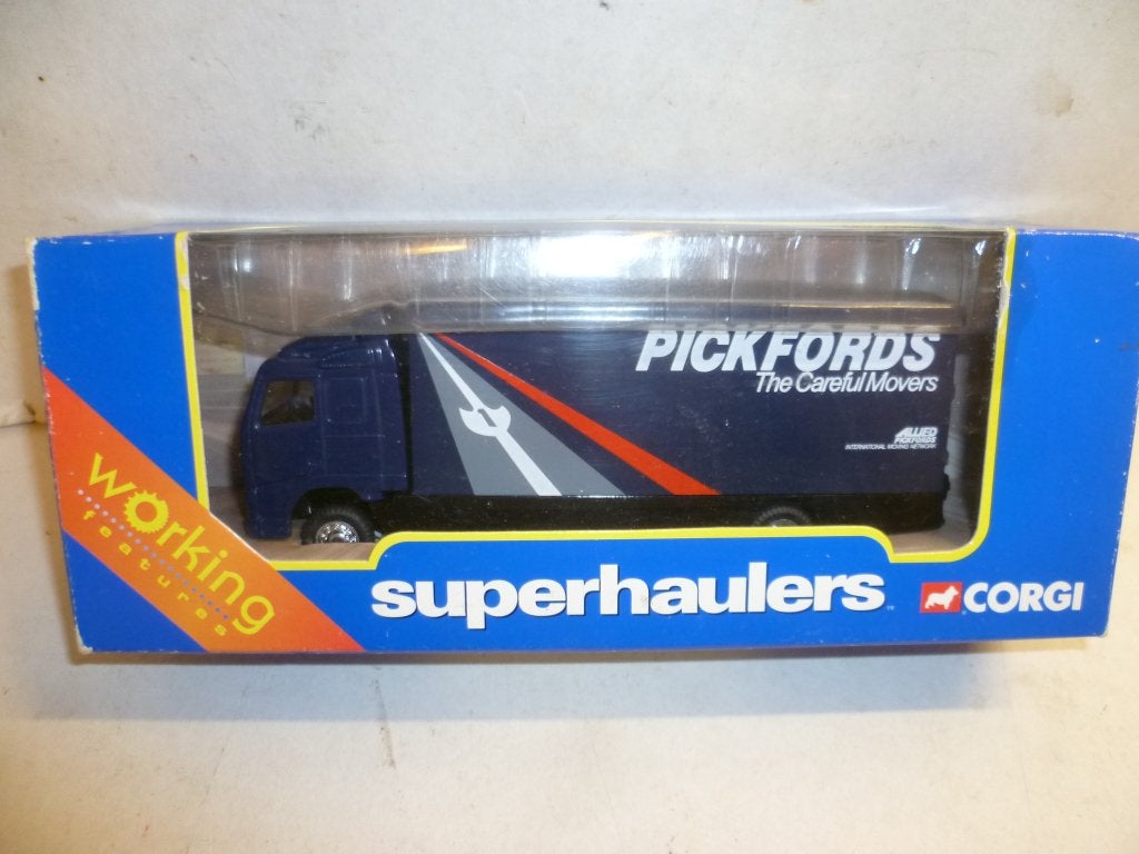 Corgi Volvo 4 Wheel Rigid Lorry Pickfords 1:64 vrachtauto, Ophalen of Verzenden, Nieuw, Bus of Vrachtwagen
